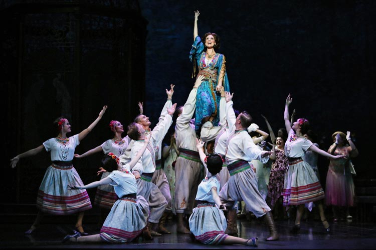 Dancing (The Merry Widow)